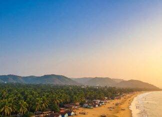Travel to Goa: Insider’s Guide to Beaches, Parties, and Hidden Havens Goa's Golden Hour: A Beach Paradise
