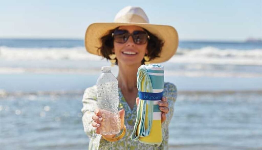 My low-waste beach lunch setup for sustainable eco-friendly beach travel.