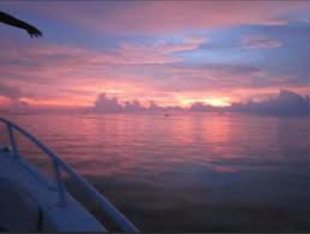 Couple paddling into sunset in Islamorada, prime romantic beach destination for chill spring break feels
